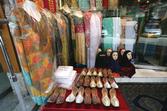 이슬람 중앙성원 부근의 옷가게